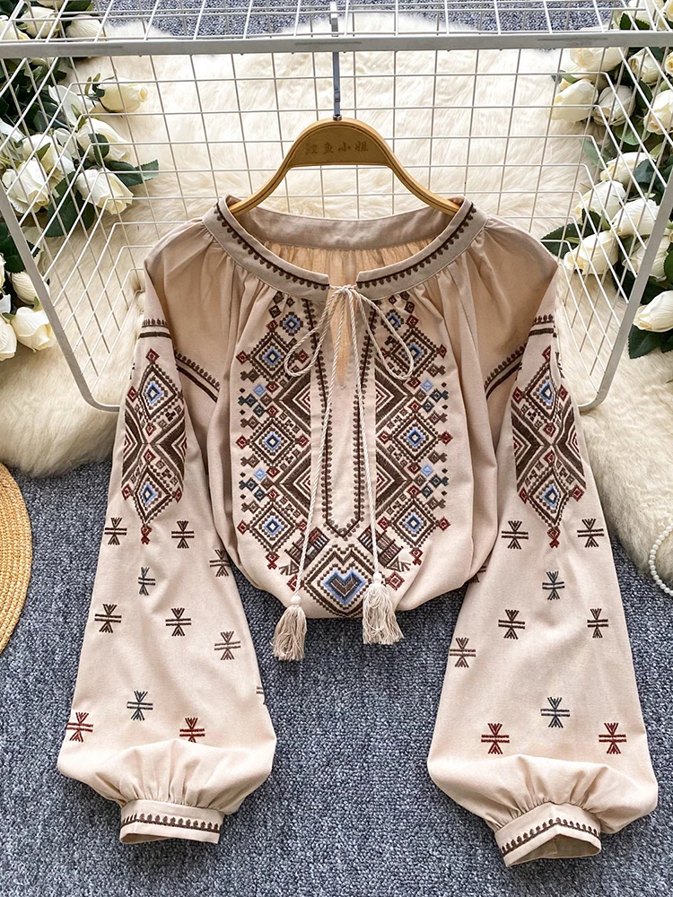 เสื้อวินเทจแขนกระบอก ปักลายสวย คอโอ โบว์น่ารัก