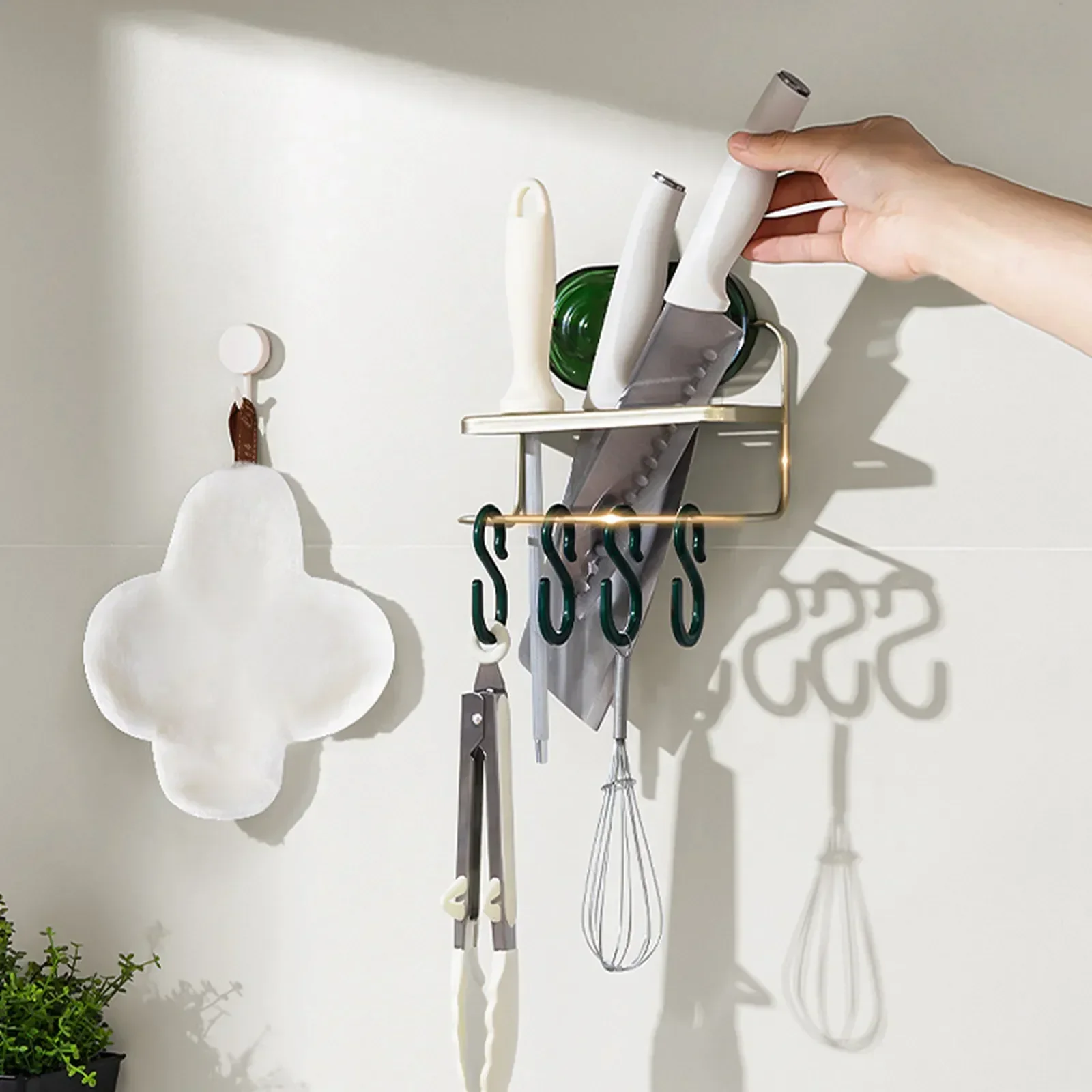 

Knife Rack with Hooks Wall Kitchen Mounted Storage Shelf Hanging Rack Knife Holder for Home Bar Kitchen Utensils Orgainzer