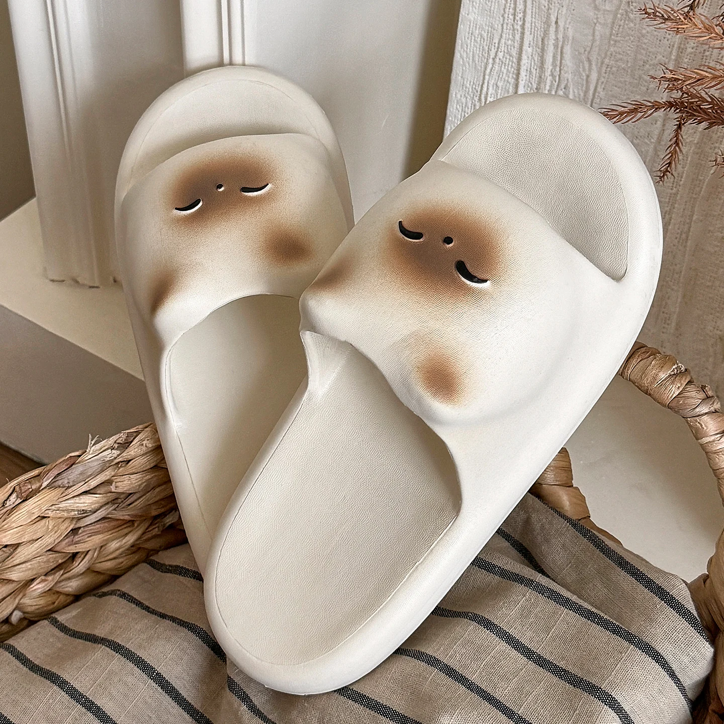 Ladies Slippers Cute Cartoon Siamese Cat 3D EVA Flat Bottom Non-slip Soft Comfortable Sandals Suitable For Women