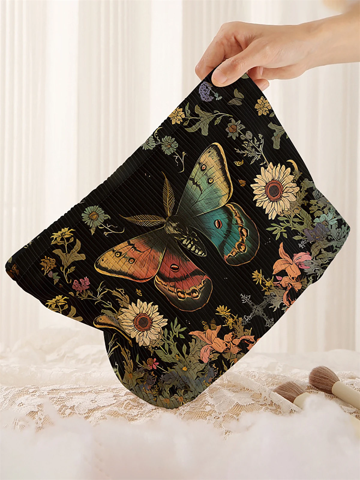 1 butterfly and floral core velvet makeup bag, lightweight zipper makeup storage box, multifunctional bag with lining