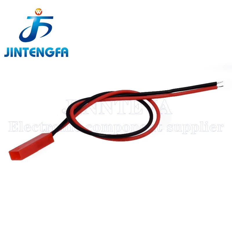 Câble de charge RC JINNTEVA de 10cm connecté à une batterie LiPo, montrant la connexion sécurisée.