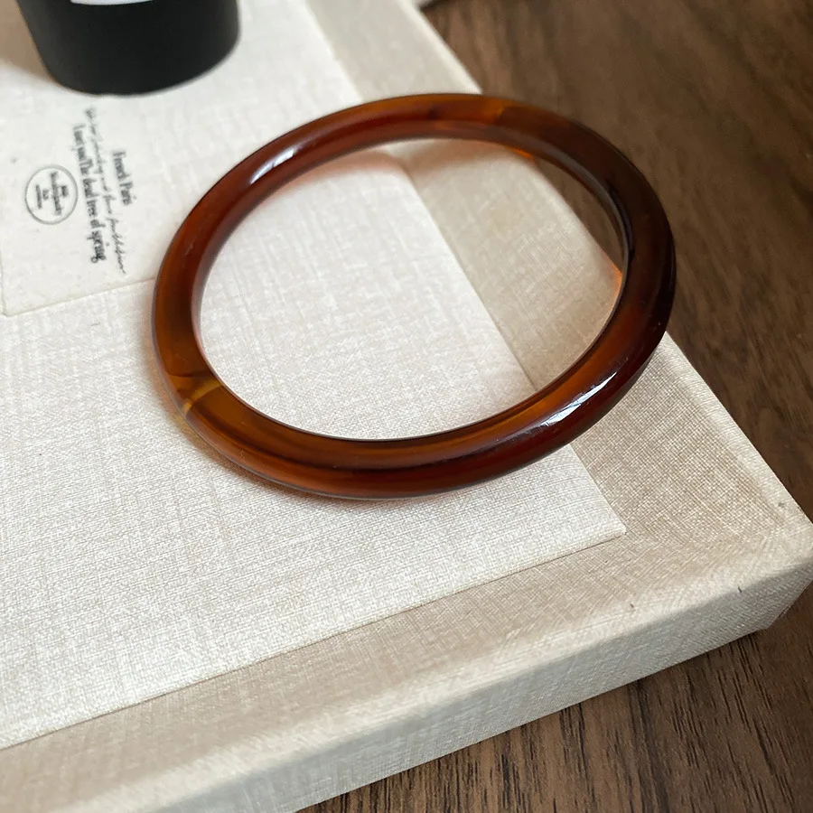 Sleek Resin Acrylic Jade-Style Women's Fashion Bangle Bracelet