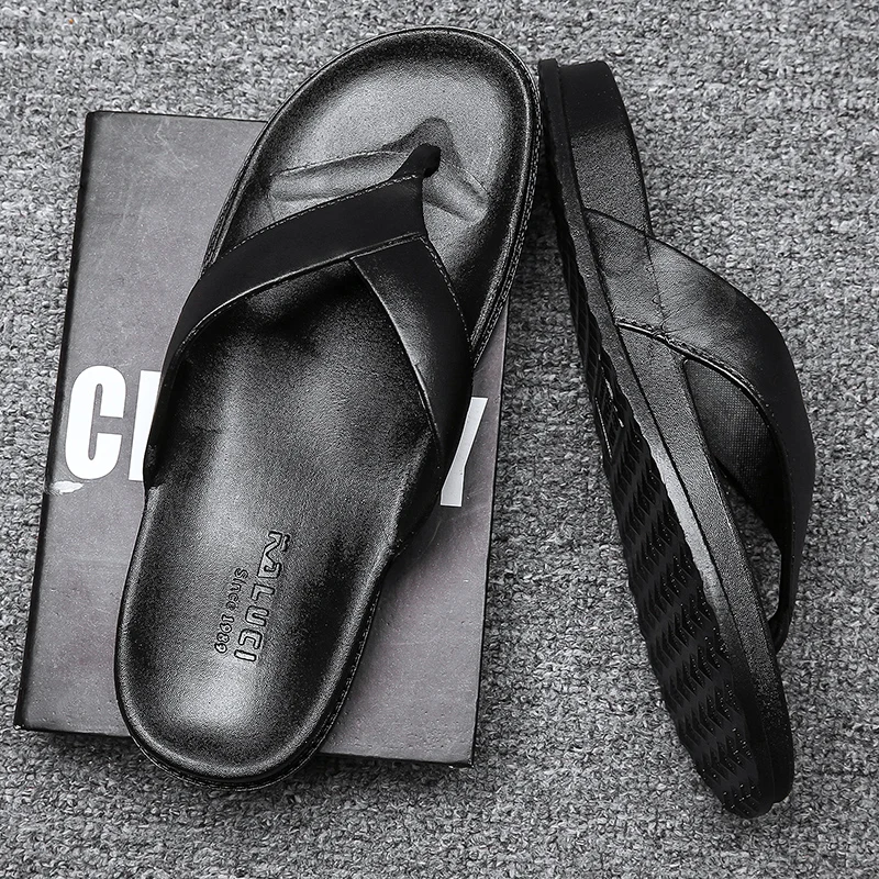 

New Men Slippers Summer Breathable Beach Leisure Shoes Slip On Mens Flip Flops Lightweight Home Bathroom Slipper Zapatillas