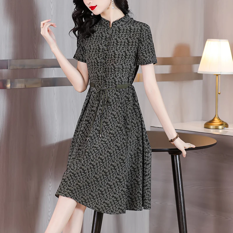 

2023 Spring and Summer New Silk Short Sleeve Dress Women's Silk Fragmented Print Waist Lace-up Slim Dress