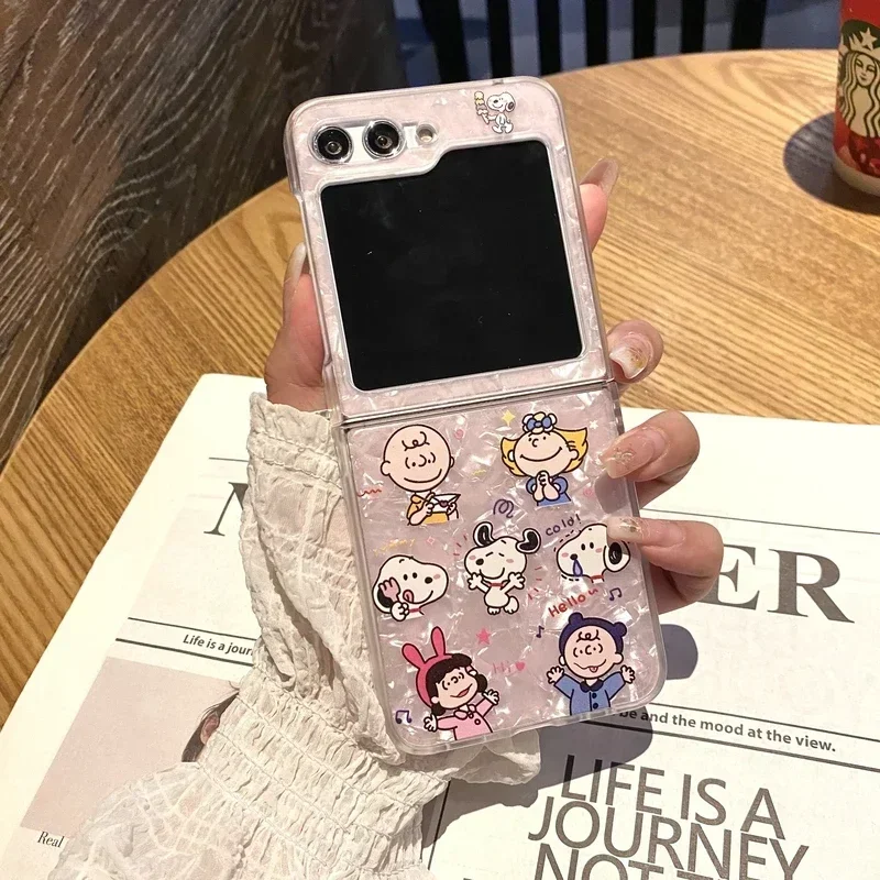 Bonita funda de teléfono con dibujos animados de Peanut Snoopy Charlie Brown para Samsung Galaxy Z Flip 6 5, carcasa trasera de TPU suave para Z Flip 3 4