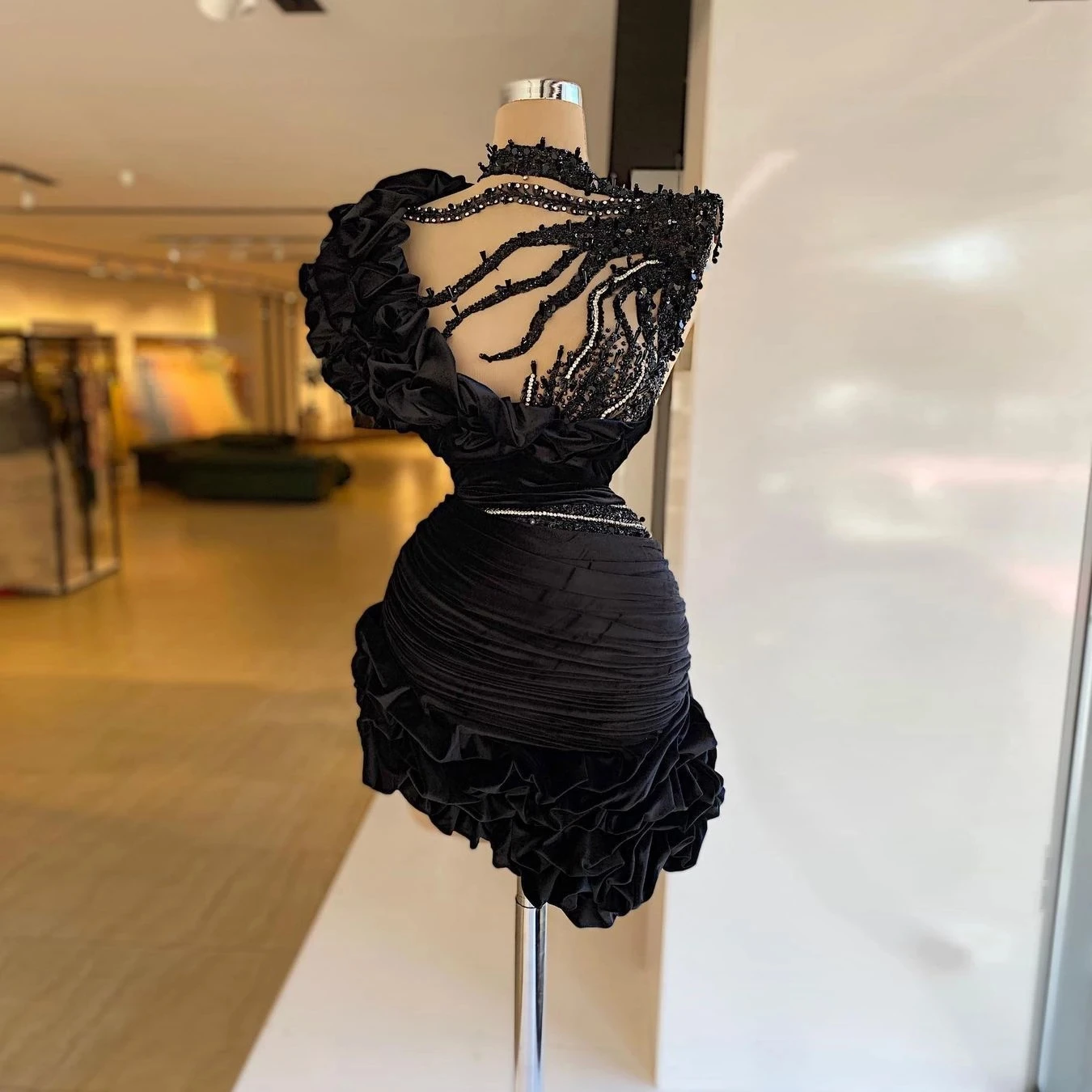 

Sexy Black Ruffle Short Prom Dresses for Women 2022 Velvet Beaded Mini Cocktail Gowns Crystals Birthday Party Dress Custom Made
