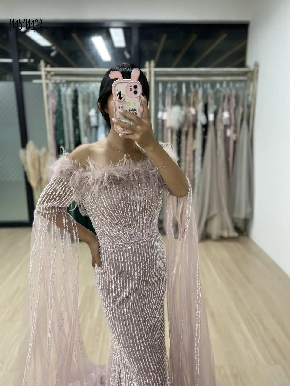MYMB Rosa Erstaunliche Abendkleider mit Cape-Ärmeln für Frauen, Hochzeit, Party, luxuriöse Perlenfedern, trägerlose Meerjungfrau-Tüll-Abschlussballkleider – Detail 6