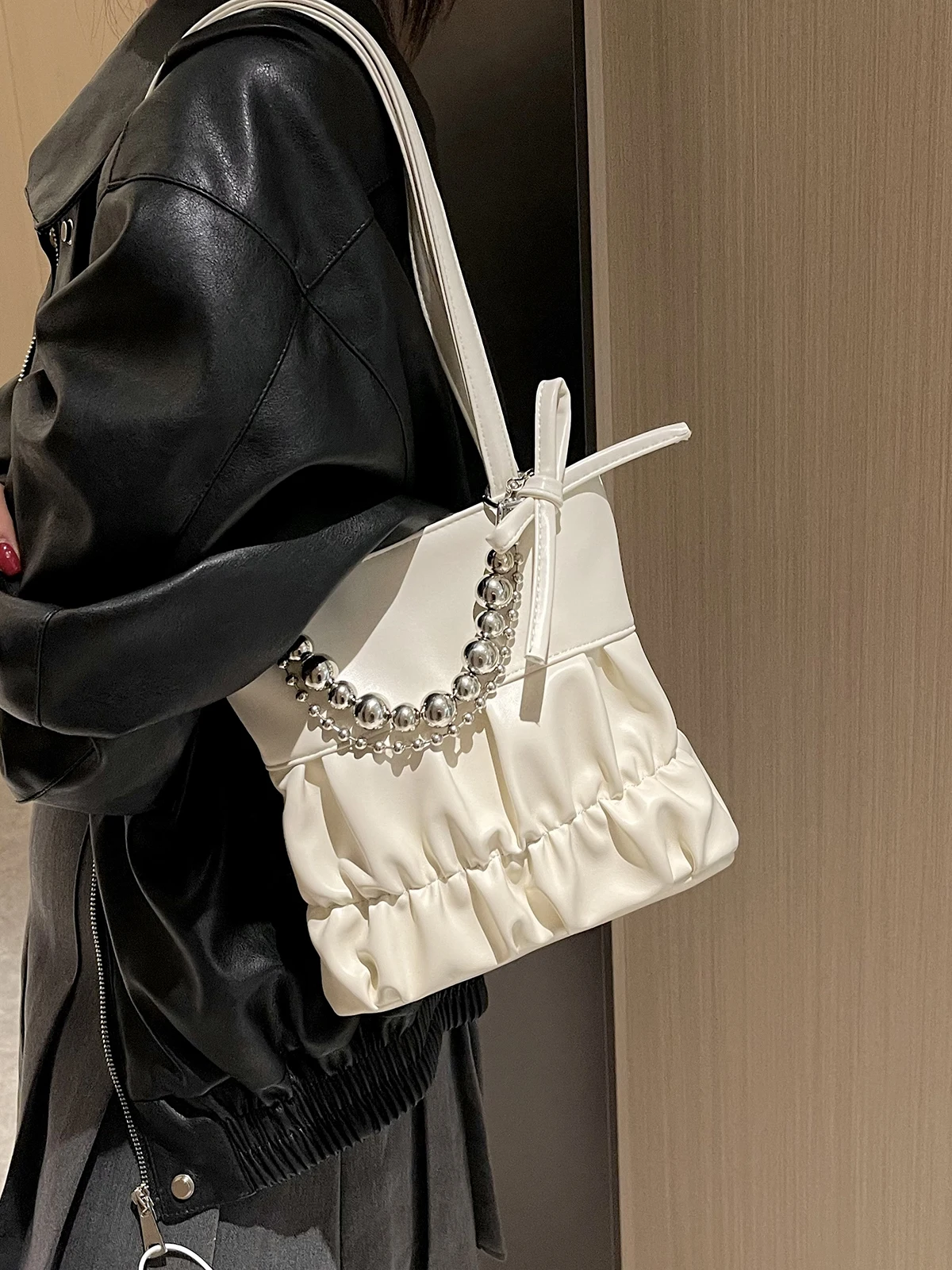 

Новинка 2024, женские плиссированные сумки на плечо, трендовая дизайнерская маленькая сумка-мешок из искусственной кожи с бантом, корейские модные женские сумочки для поездок