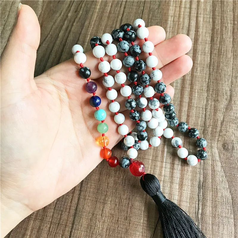 Halskette mit 108 Mala-Perlen, 7 Chakren, Quasten-Halsketten, Howlith- und Schneeflocken-Halskette, geknotete Heilenergie, Meditationsschmuck, Sweate – Detail 5