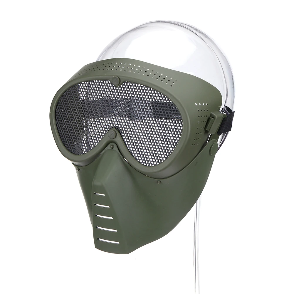 Cinq masques réutilisables en tissu de couleurs variées, lavables, empilés pour usage quotidien.