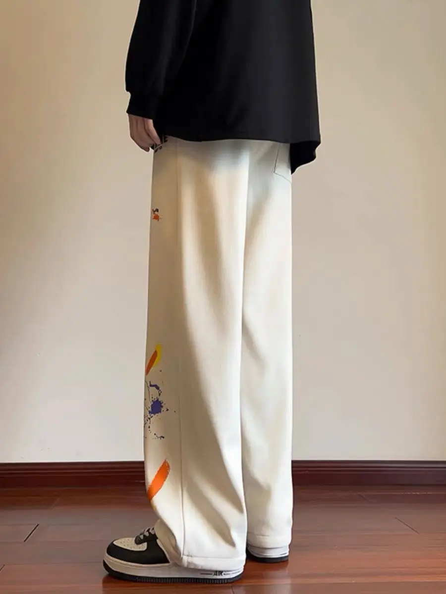 Рисунок 5 - Дизайнерские спортивные брюки с граффити