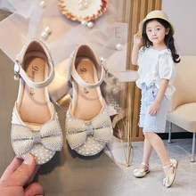 

2022 Summer New Korean Style Kids Soft Covered Toes Rhinestone Sweet Girls Bow Pearls Fashion Children Dress Sandals for Party