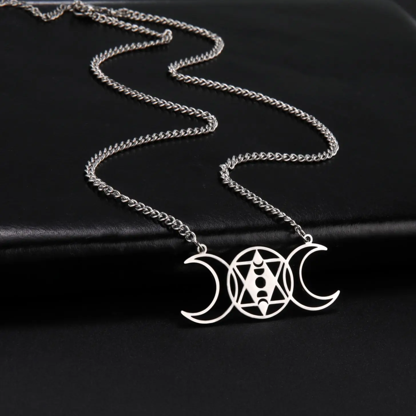 Jeshayuan Witch Triple Moon Goddess Amulet Collana In Acciaio Inossidabile Hexagram Moonphase Lunar Wiccan Neck Chain For Women Gift