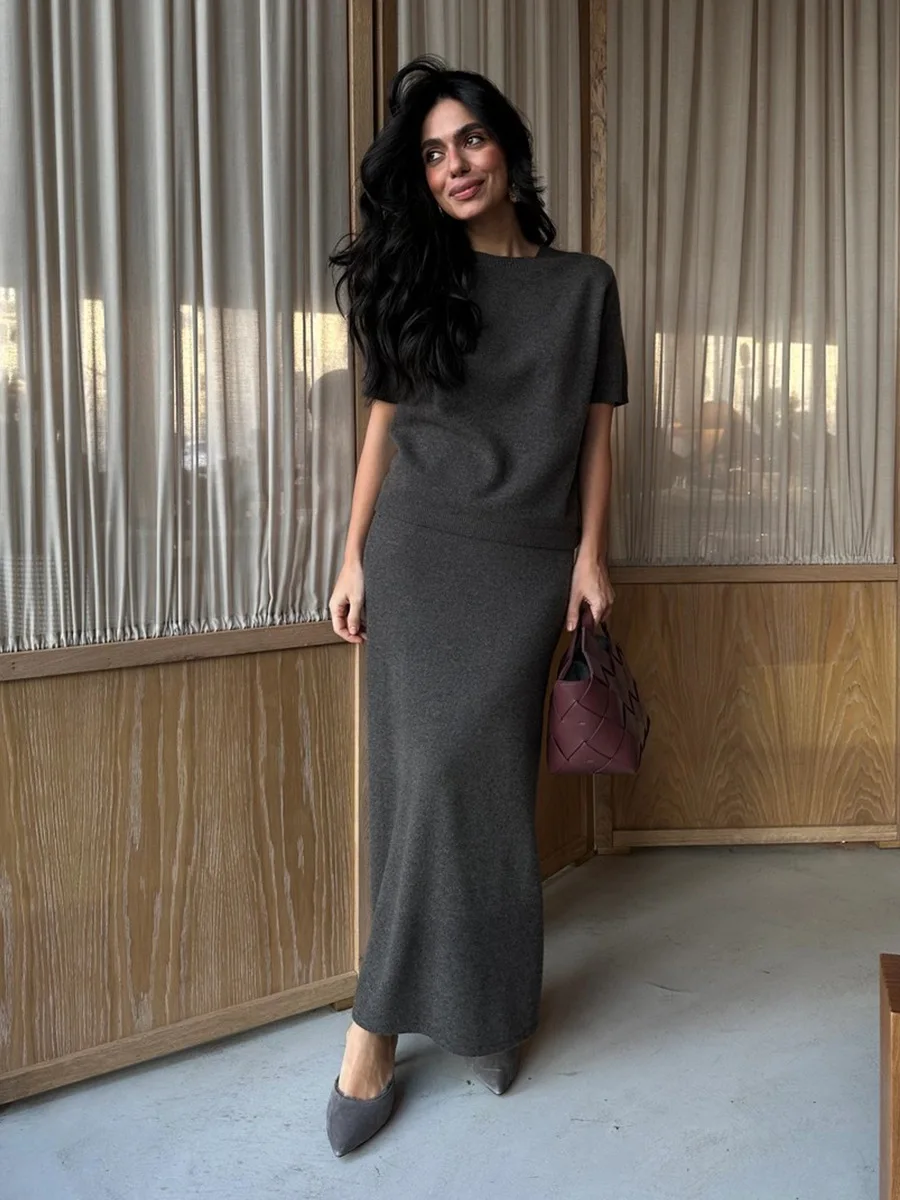 Bornladies 2025 New Summer Soft Knit Set Women Short Sleeve Pullover Top Skirt Solid Color Elegant Minimalist Two Piece Set