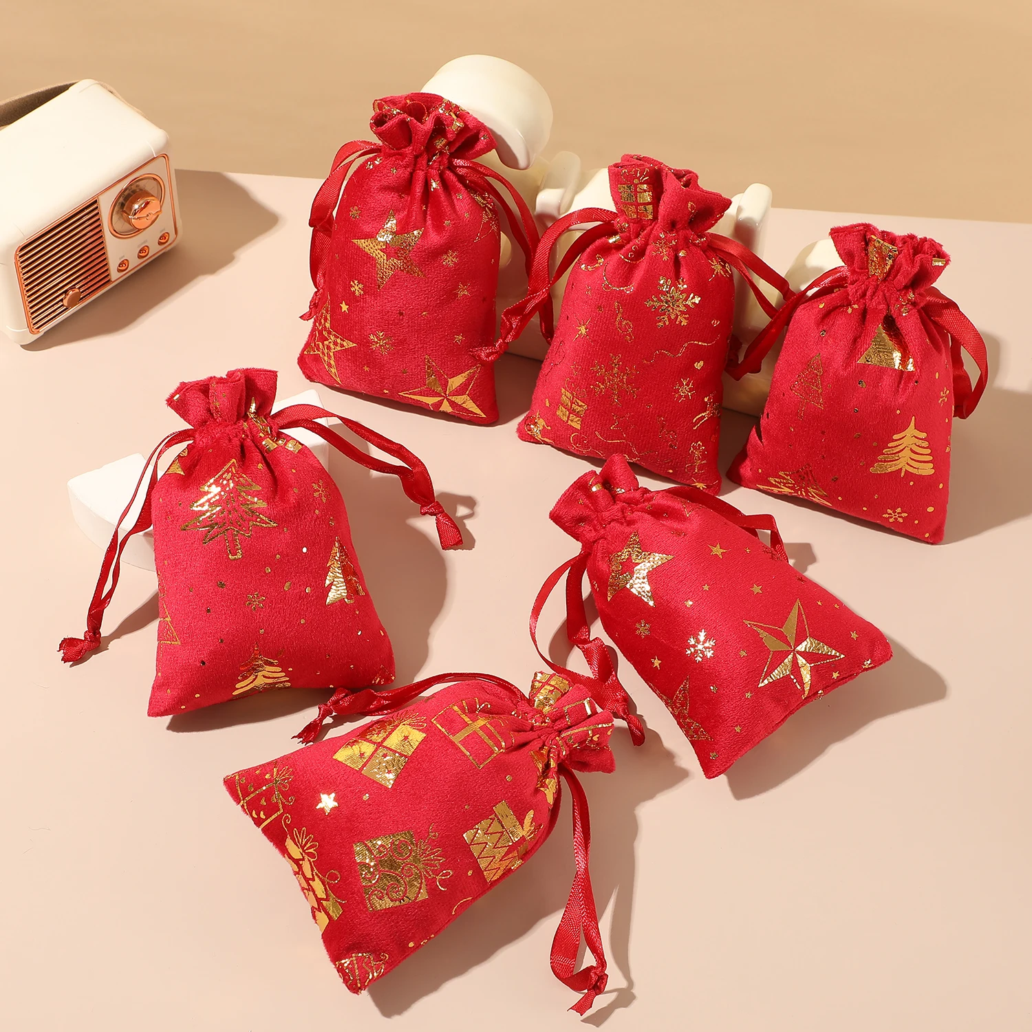 Heißer Verkauf 10 x 15 cm Weihnachts-Kombinationsset mit vergoldeten Samtbeuteln Kordelzug Weihnachtsmann-Geschenkbeutel Süßigkeiten-Keks-Verpackung Bolsa – Detail 7