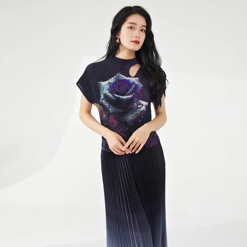 

COZOK Rose Print Fashionable Summer 24 New Women's Short Sleeved Pleated Niche Temperament Versatile T-shirt WT6007