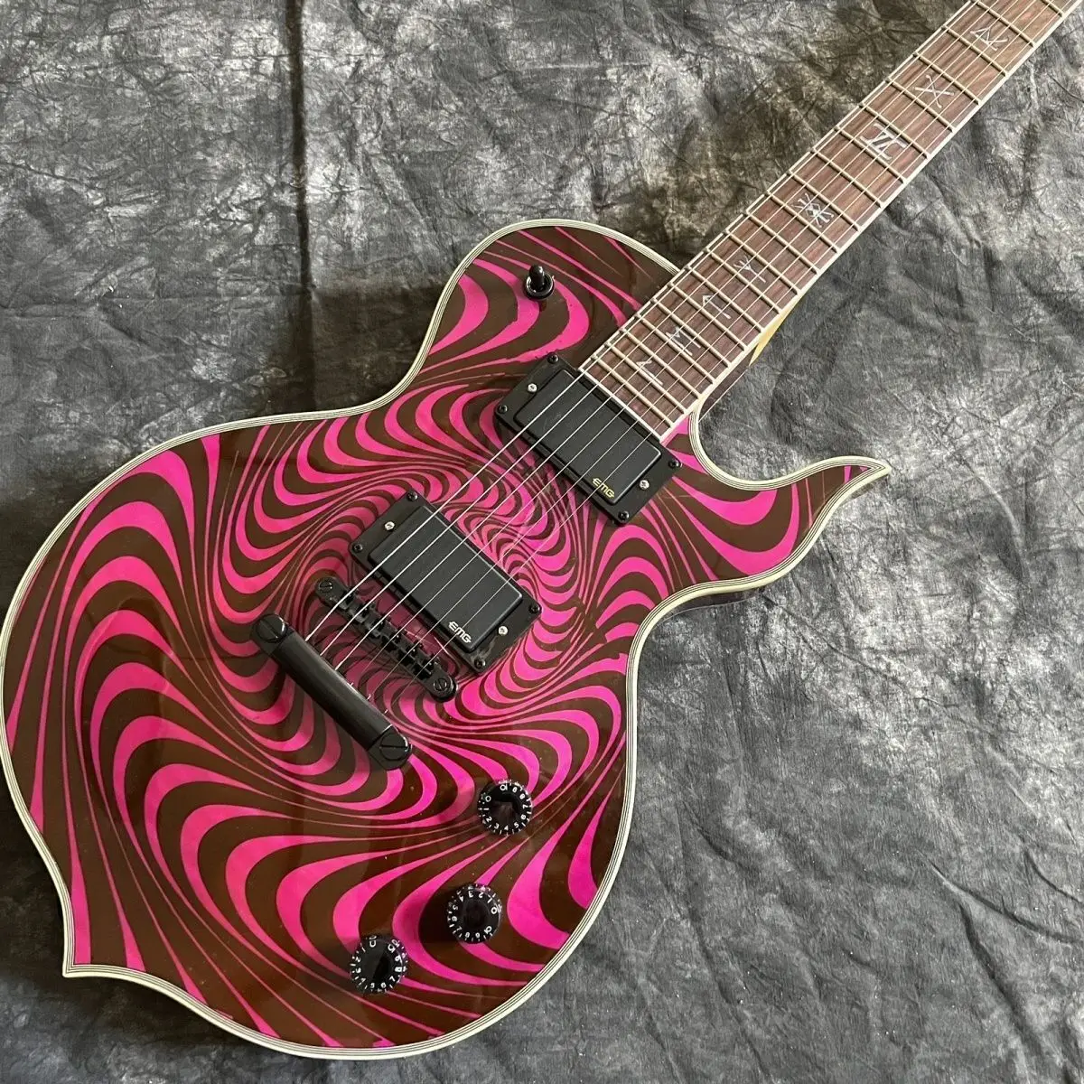 

New Electric Guitar, Mahogany Panel, Rose Wood Fingerboard, Good Timbre