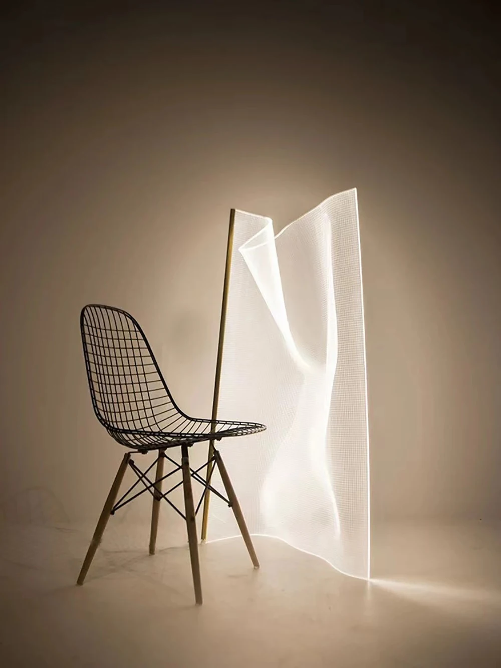 Artistical Wave Table Lamps 2024 New Trend Post-Modern Dimmable LED Indoor Study Desk Lighting Acrylic Table Lamp for Bedroom 4