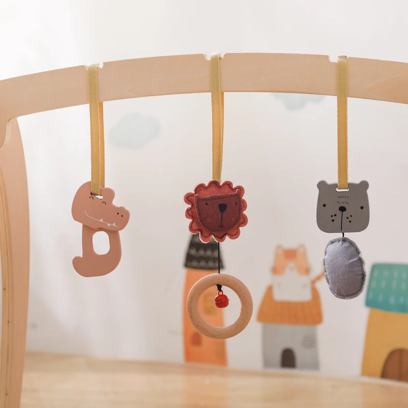 

Baby Wooden Gym Rattle Pendant Soft Felt Lion Wooden Ring Musical Rattle Crib Hanging Toys Activity Gym Teether Kids Toys Gift