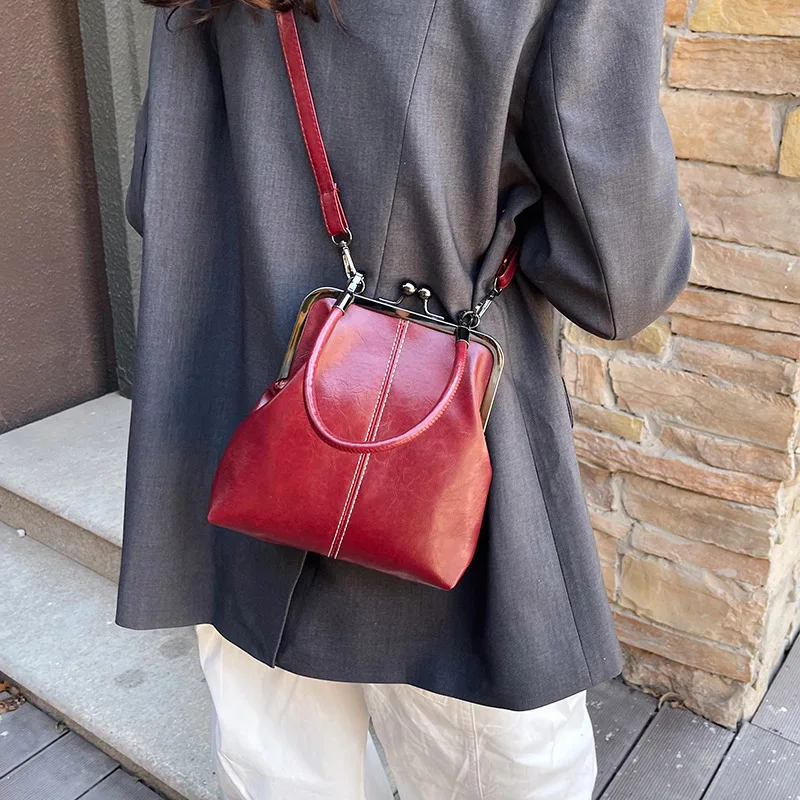 Elegant Kiss Lock Shoulder Bag PU Leather Retro Chinese Style Crossbody Bag Solid Color Large Capacity Vintage Women's Handbag