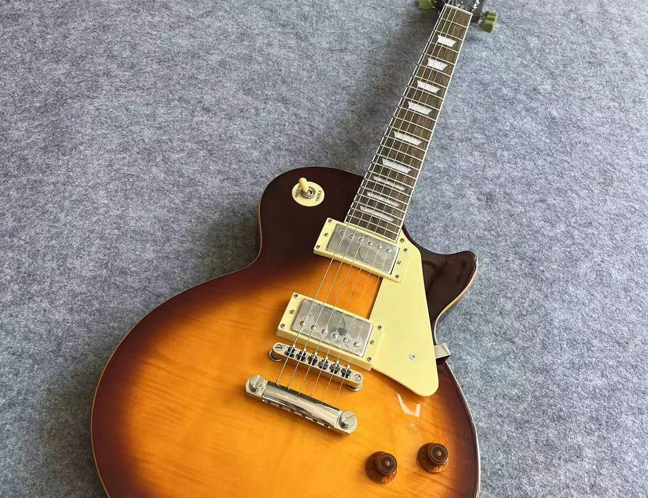 

2024 The factory has inventory of top quality Paul rosewood body rosewood fingerboard flame standard solid electric guitar FCSDA