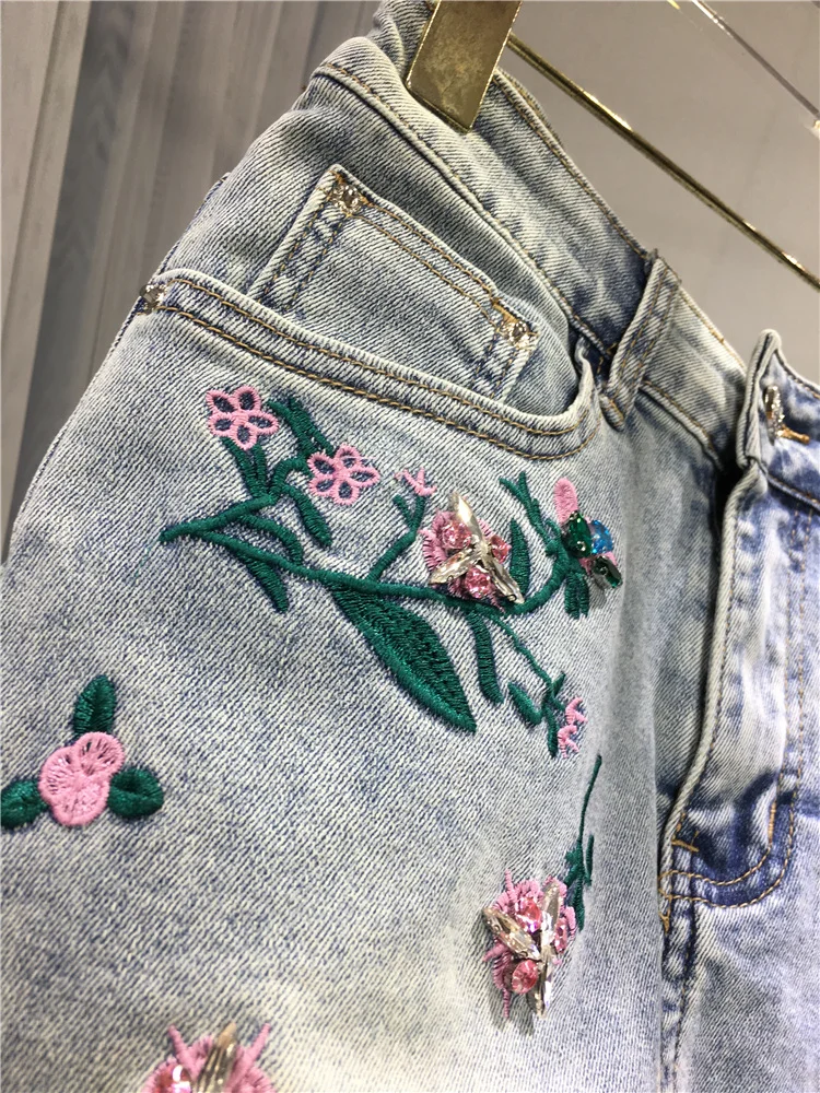 2024 Women's Summer Denim Shorts Beaded Jeans Feminine Embroidered Flower Stretch Denim Shorts Versatile Pocket Zipper Hot Pants