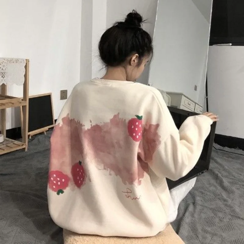 2023 New Autumn and Winter Cute and Sweet Niche Tie Dyed Strawberry Print Round Neck Loose Casual Oversized Women's Pullover