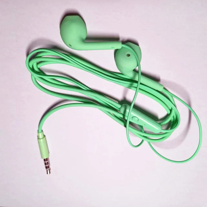 Wired Portable Sport 8 Colors Earphone Wired Super Bass With Microphone 3.5mm In-Ear Wired Hands Free Headphone For Smartphones