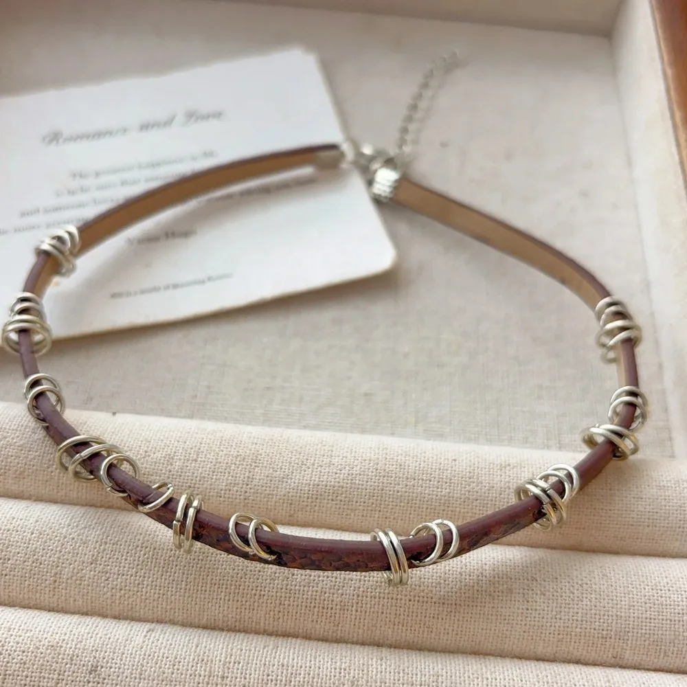 Brown Vintage Y2K Irregular Metal Circle Fine Leather Necklace Choker Gothic Sweet Cool Retro Leather Collar Choker Jewelry