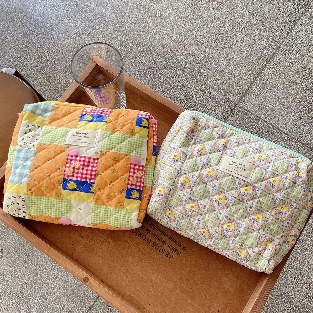 Korean Quilted Fresh Flowers Makeup Bag For Women Portable Toilet Bag Female Handbags Floral Organizers Storage Cosmetics Pouch