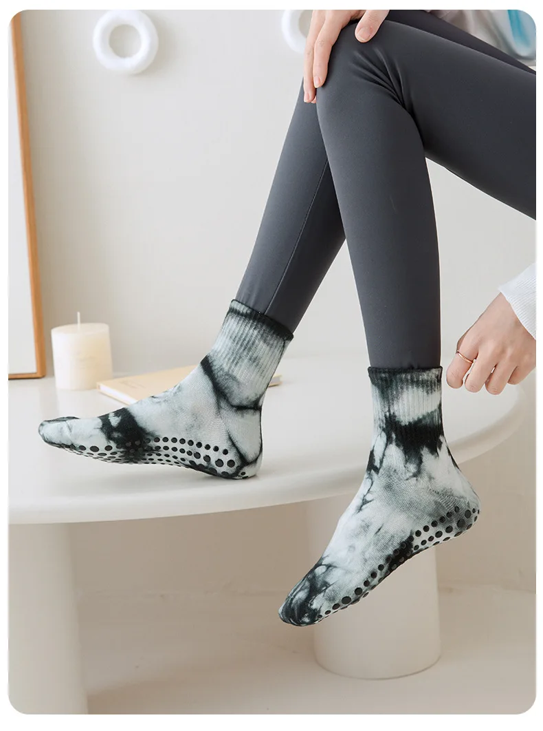 Yoga Socks Women Tie-dyed Silicone Non-slip Pilates Grip Crew Sock 21 S1dde6b6de6b24e449835f1cd9f5f74d5j