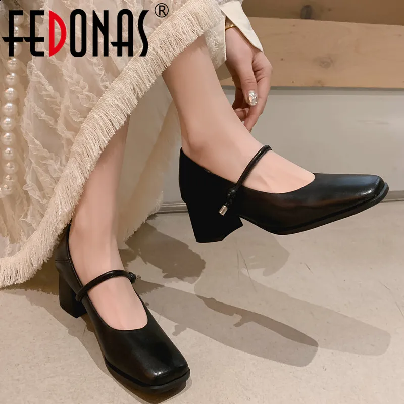 

Женские простые туфли-лодочки FEDONAS, зеленые туфли на толстых каблуках с квадратным носком, выразительная Повседневная офисная обувь из натуральной кожи на весну и лето 2019