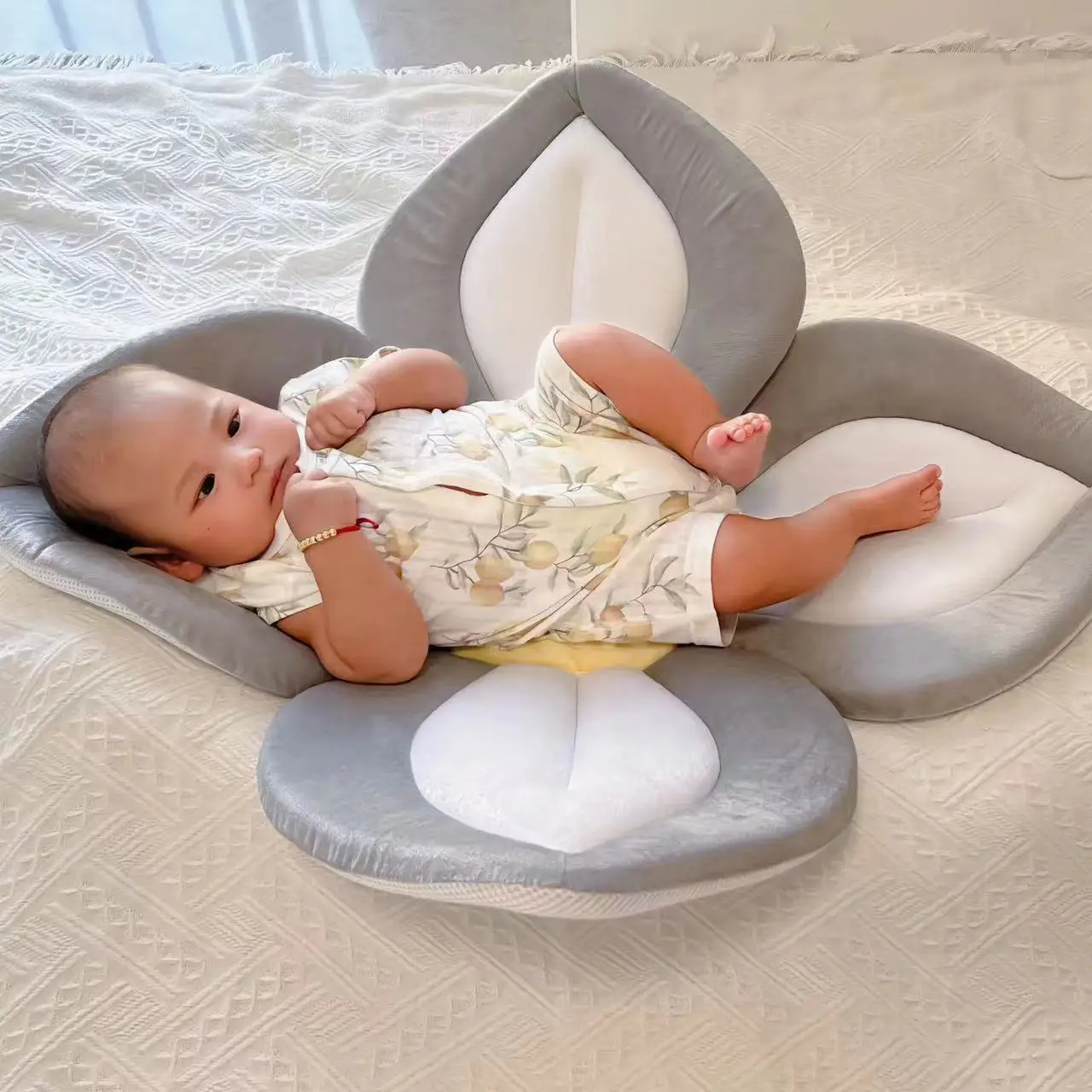 https://ae01.alicdn.com/kf/S1de0626ff95647d585d61e30ff7c2044S/Baby-Bath-Flower-Pad-Infant-Blooming-Sink-Bath-Cushion-Mat-Bathtub-Mat-Shower-Mesh-Seat-Mat.jpg