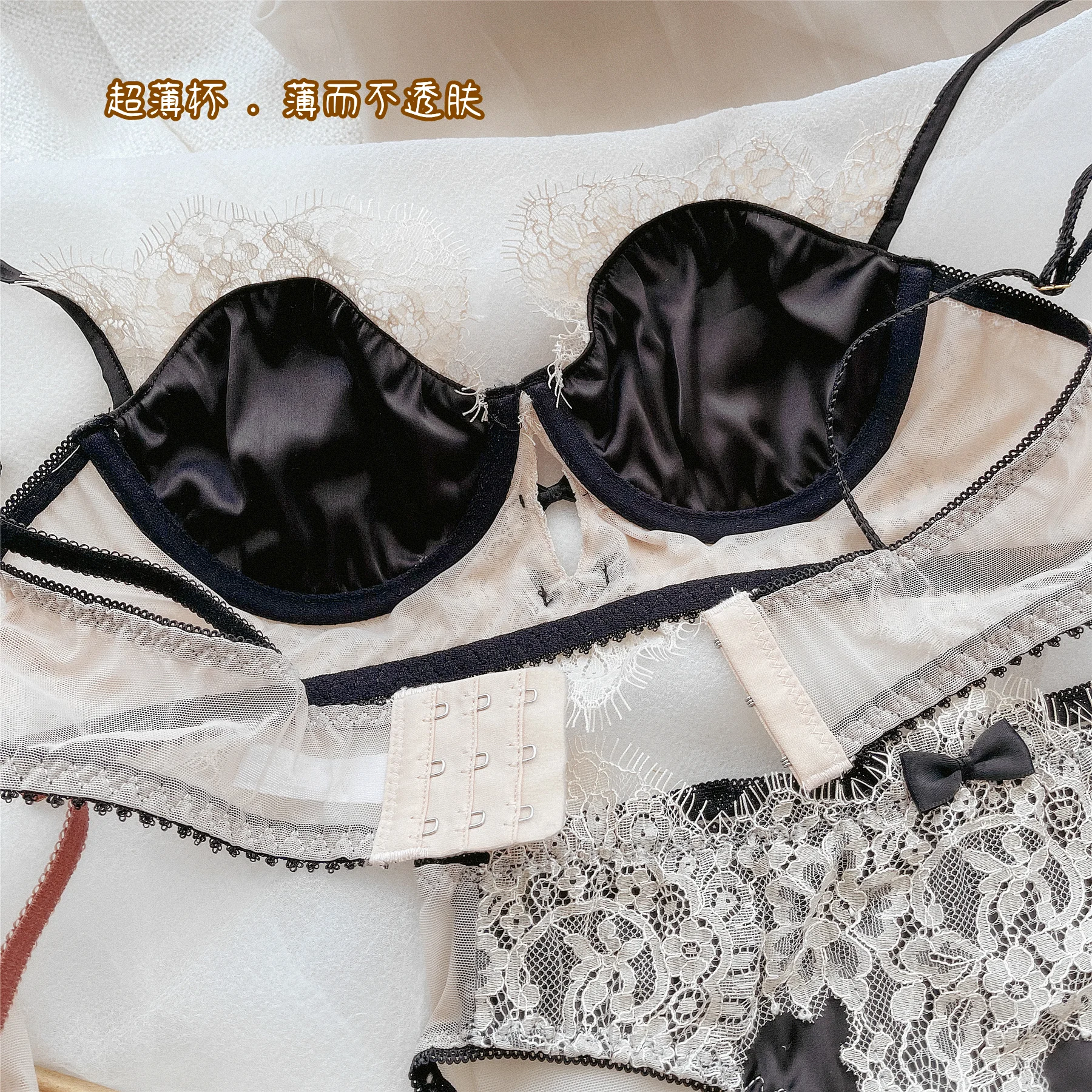 Women's gathered sexy ultra-thin lace bra has steel ring to prevent sagging and receive vice breast retro bow underwear set
