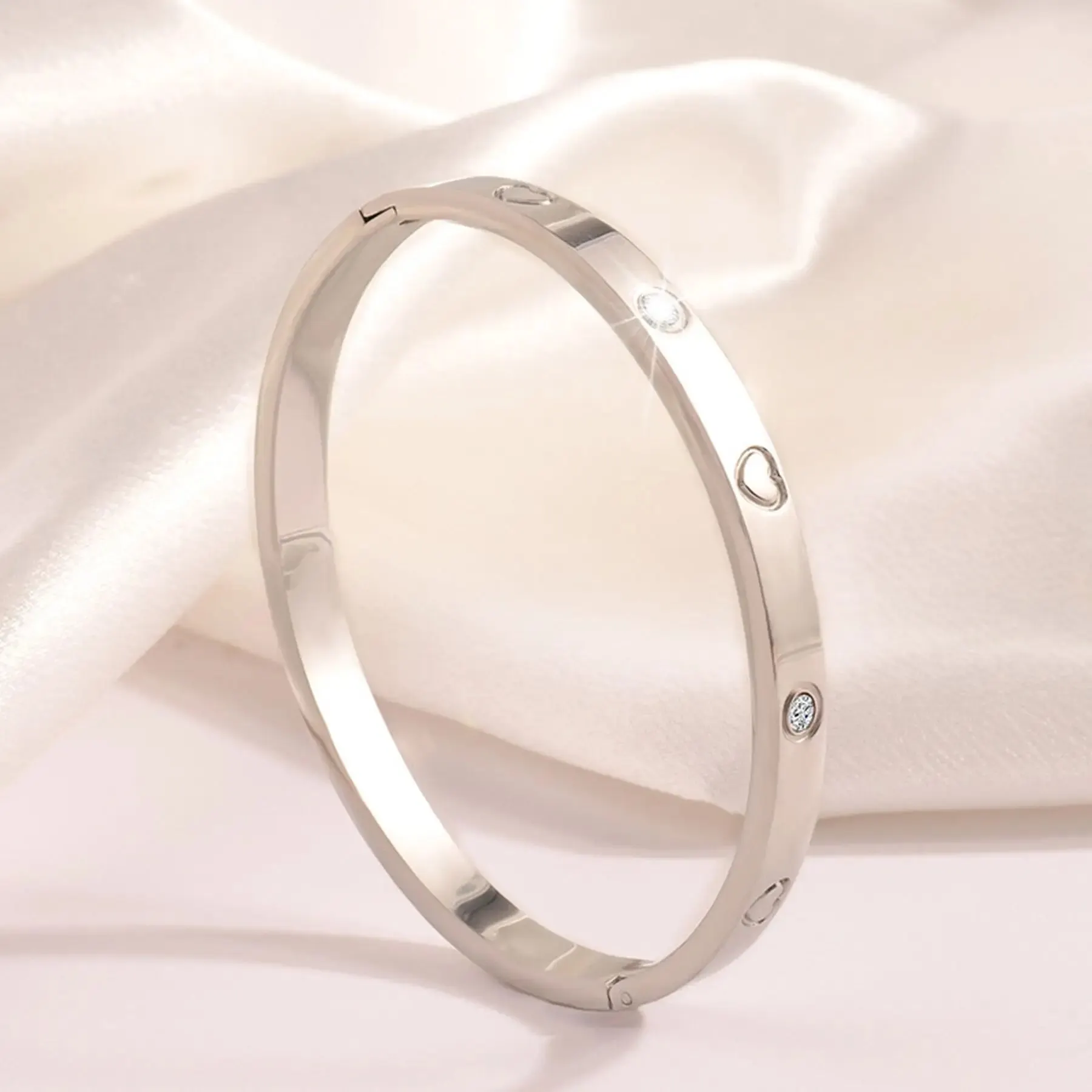 Unisex Minimalist Stainless Steel Bracelet for All Seasons Hot-Selling Personalized Design with One Heart and Diamond S1de3ee5b52bd4e9eb39812d9ed2e7720U