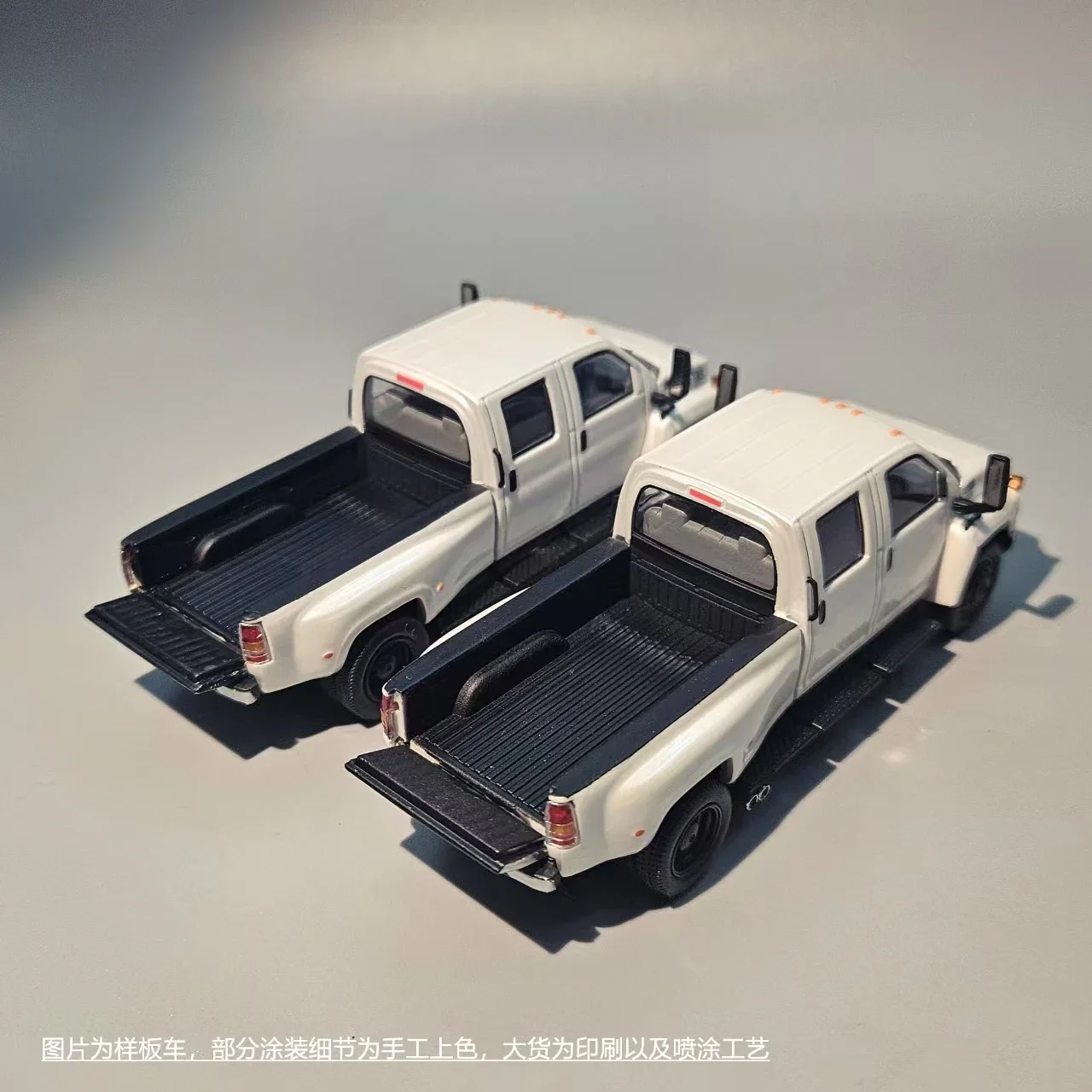 GOC 1:64 Kodiak White /GMC Topkick Black Limited450 Diecast