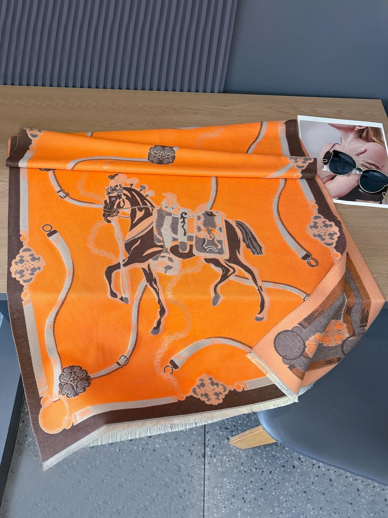 NEW Brand The Horse Design Two-Sided Thickened Pashmina Scarf Cashmere Short Beard Shawl Winter Keep Warm Female Bufanda Scarf