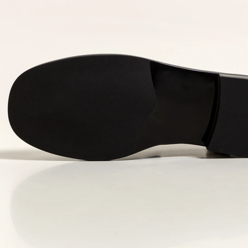 Women's new style spring and autumn square head leather leather metal accessories low heel large casual retro single shoes