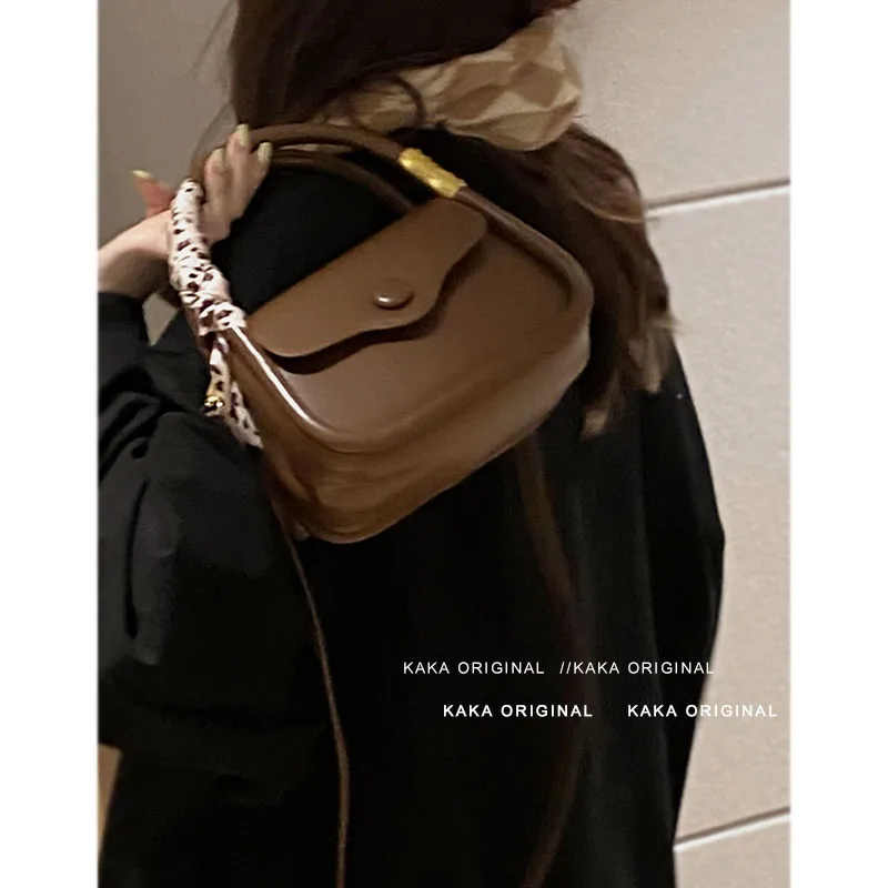 

Ручная маленькая сумка для женщин на осень и зиму, новая трендовая маленькая квадратная ретро-сумка, нишевая универсальная сумка через плечо ins