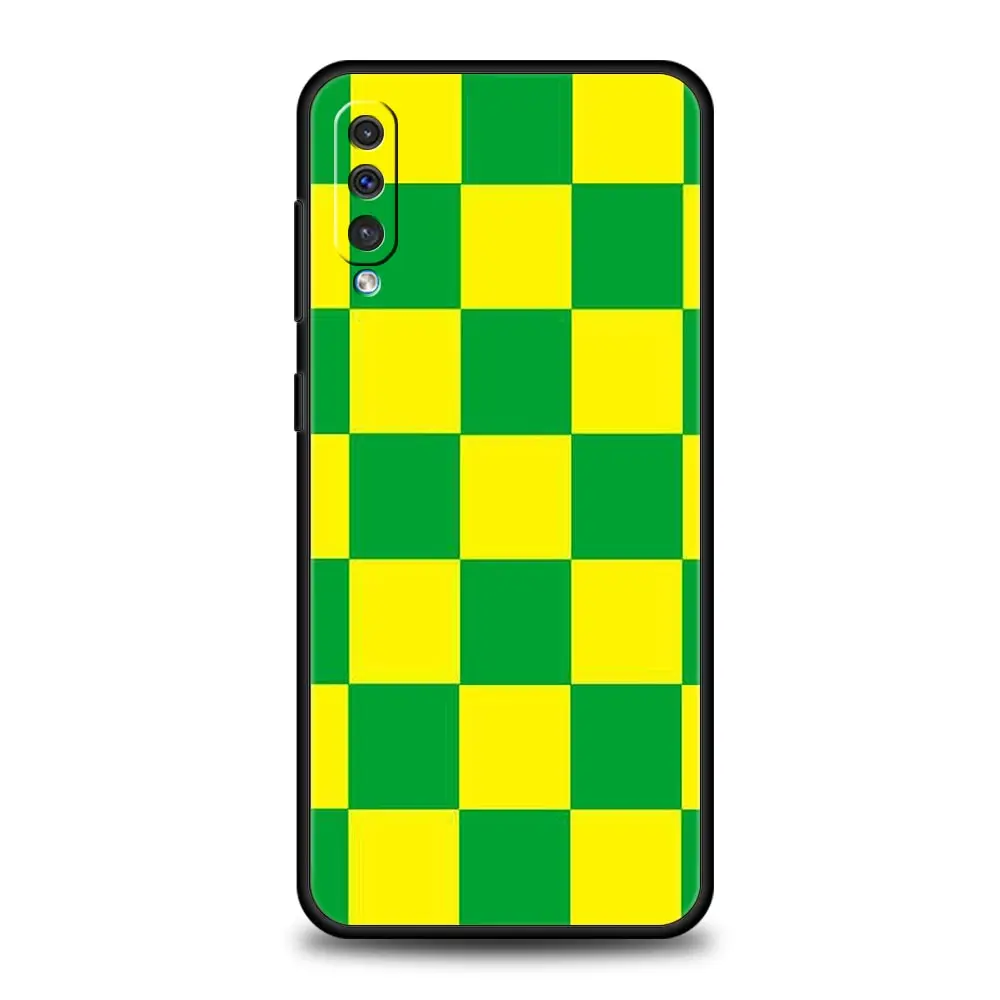Vintage Chessboard Grid Design Case - Timeless Style and Protection