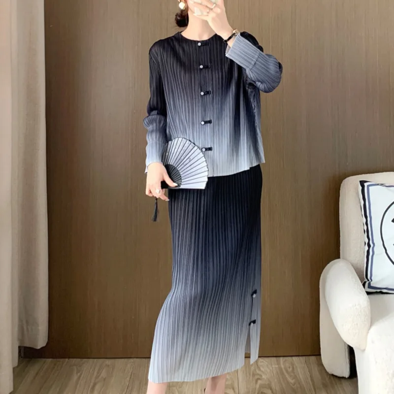 

COZOK Gradient Color Casual Summer New Women's Clothing Set Round Neck Pleated Top Buttocks Wrapped Skirt Two-piece Set WT6086