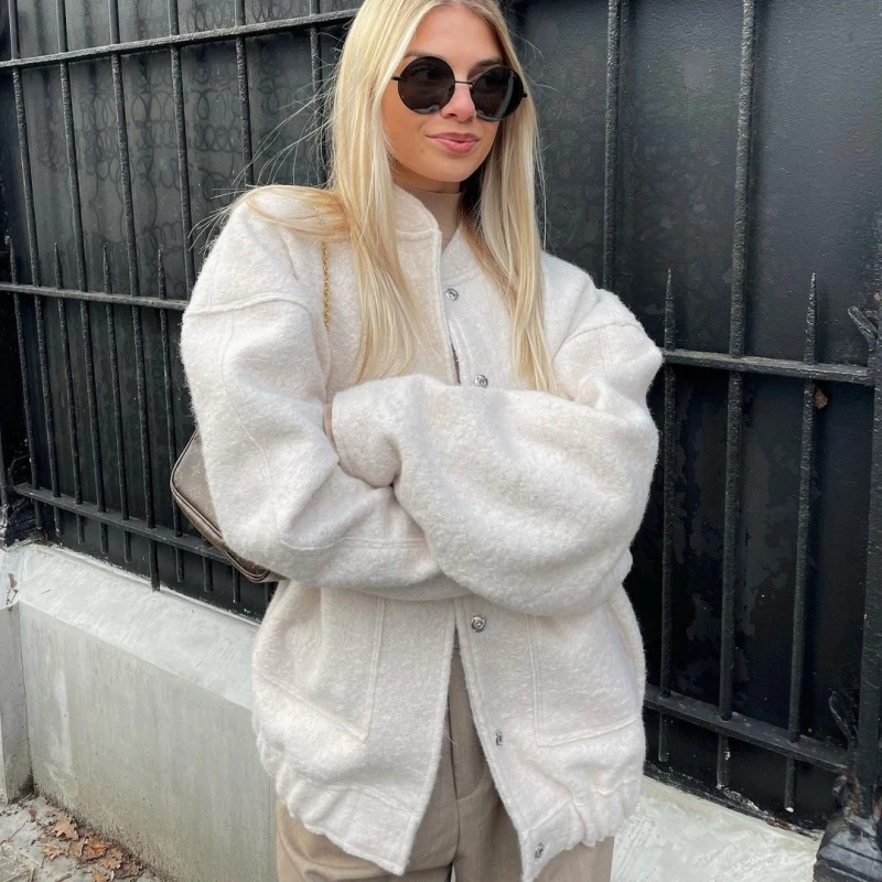 

Куртка-бомбер женская однотонная на пуговицах, с длинным рукавом и карманами, весна 2023