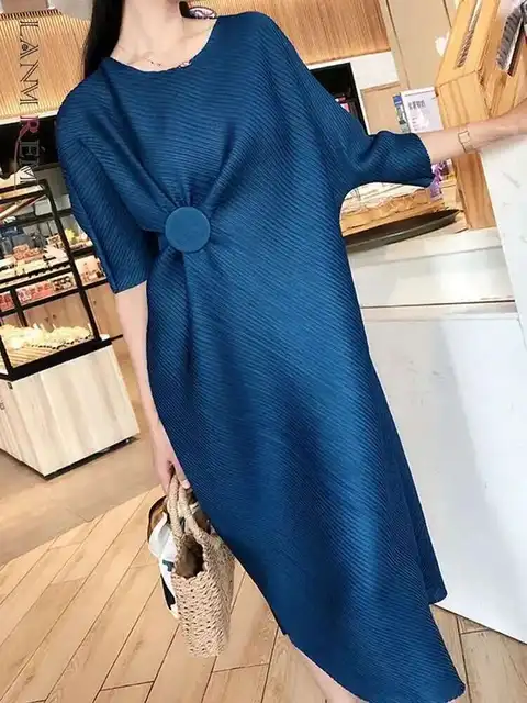 LANMREM Irregular Women Pleated Dress O-neck Three Quarter Oblique Stripe Dresses Causal Female Clothes 2025 Summer New 2YA287