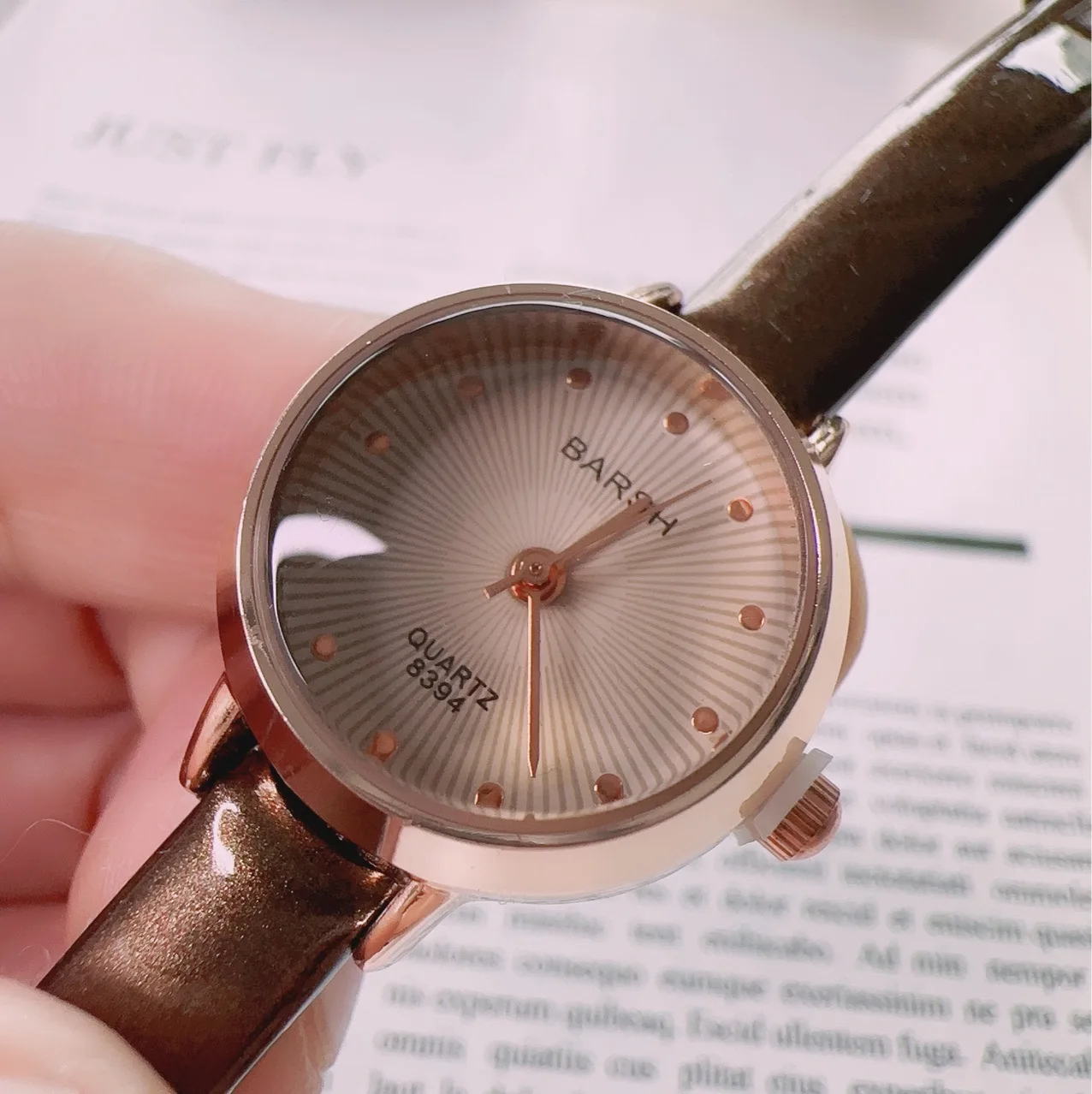 Women's retro small dial watch with simple temperament, belt quartz watch, women's watch