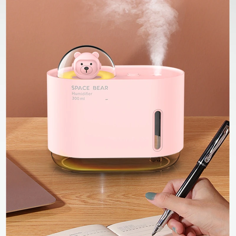 Roztomilý zvlhčovač vzduchu s USB mini vesmírnym medveďom, malý stolný aromaterapeutický sprej na dopĺňanie vody s režimom nočného svetla_voghion.com