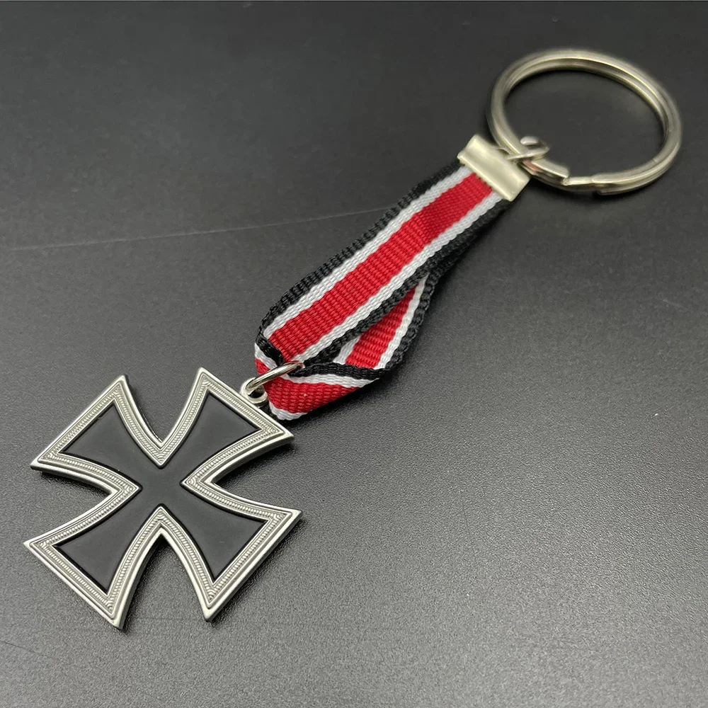 German Badge Key Chain Iron Cross Key Ring Decorative Commemorative Medal medal badge cartoon keychain