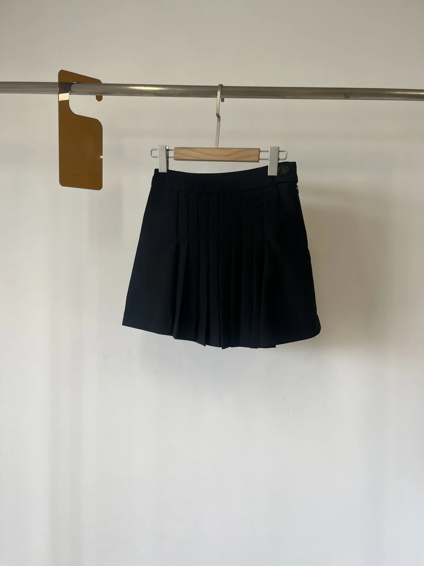

2023 Wool pleated half skirt, wool blended fabric, feel delicate and have a certain texture