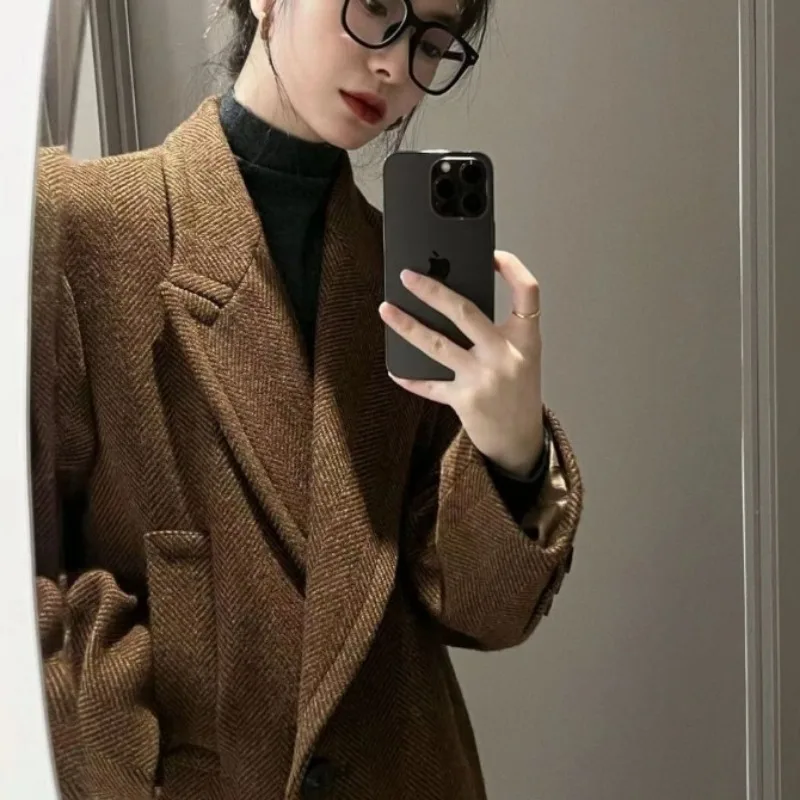 2024 Autumn Winter New Retro Herringbone Wool Coat for Women with Thick Temperament Hip Lapel Collar Long Tweed Jacket Clothing