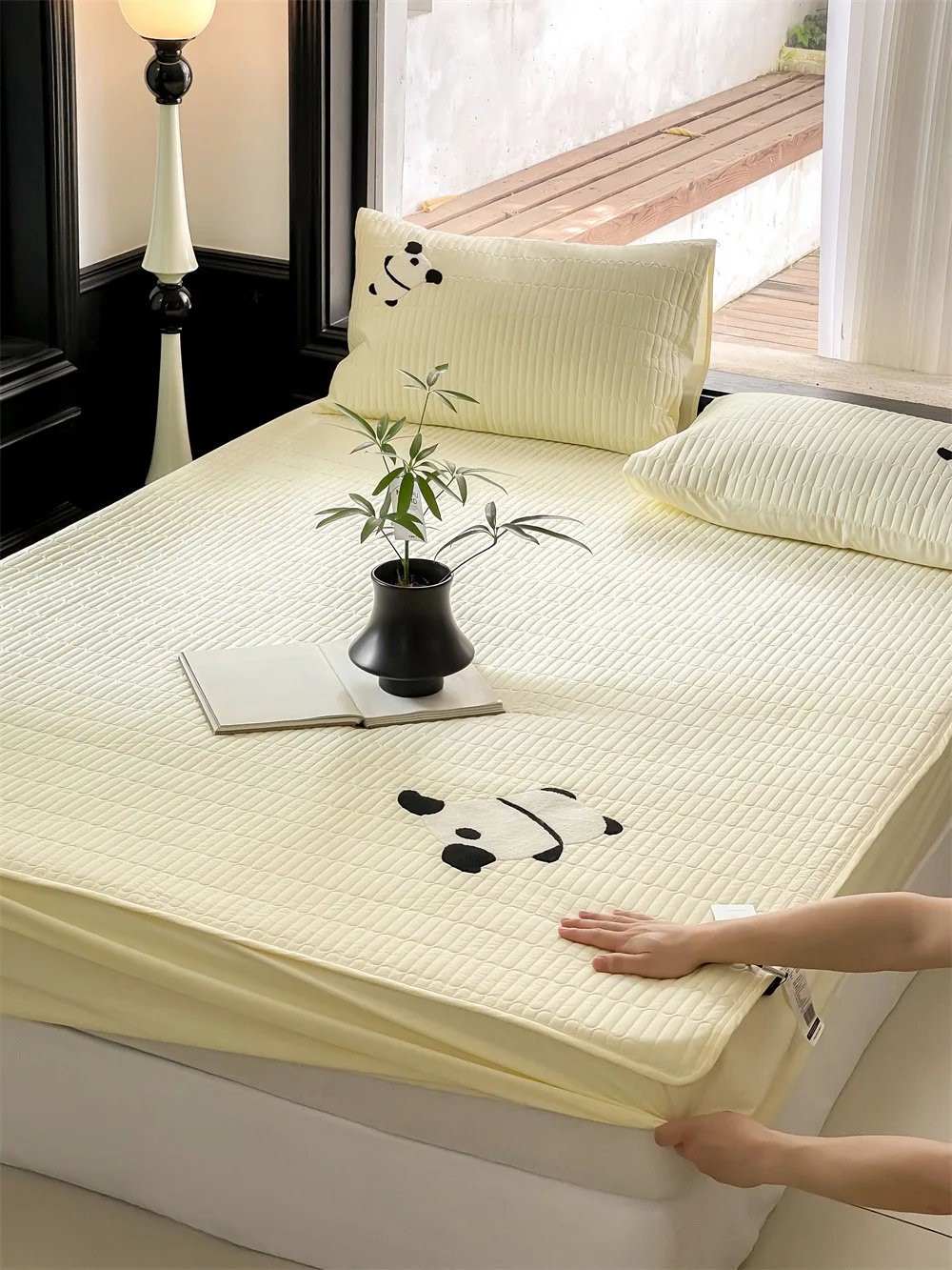 Cute climbing panda with cotton clip and elevated bed sheet mattress protective cover, all cotton dustproof bed sheet cover