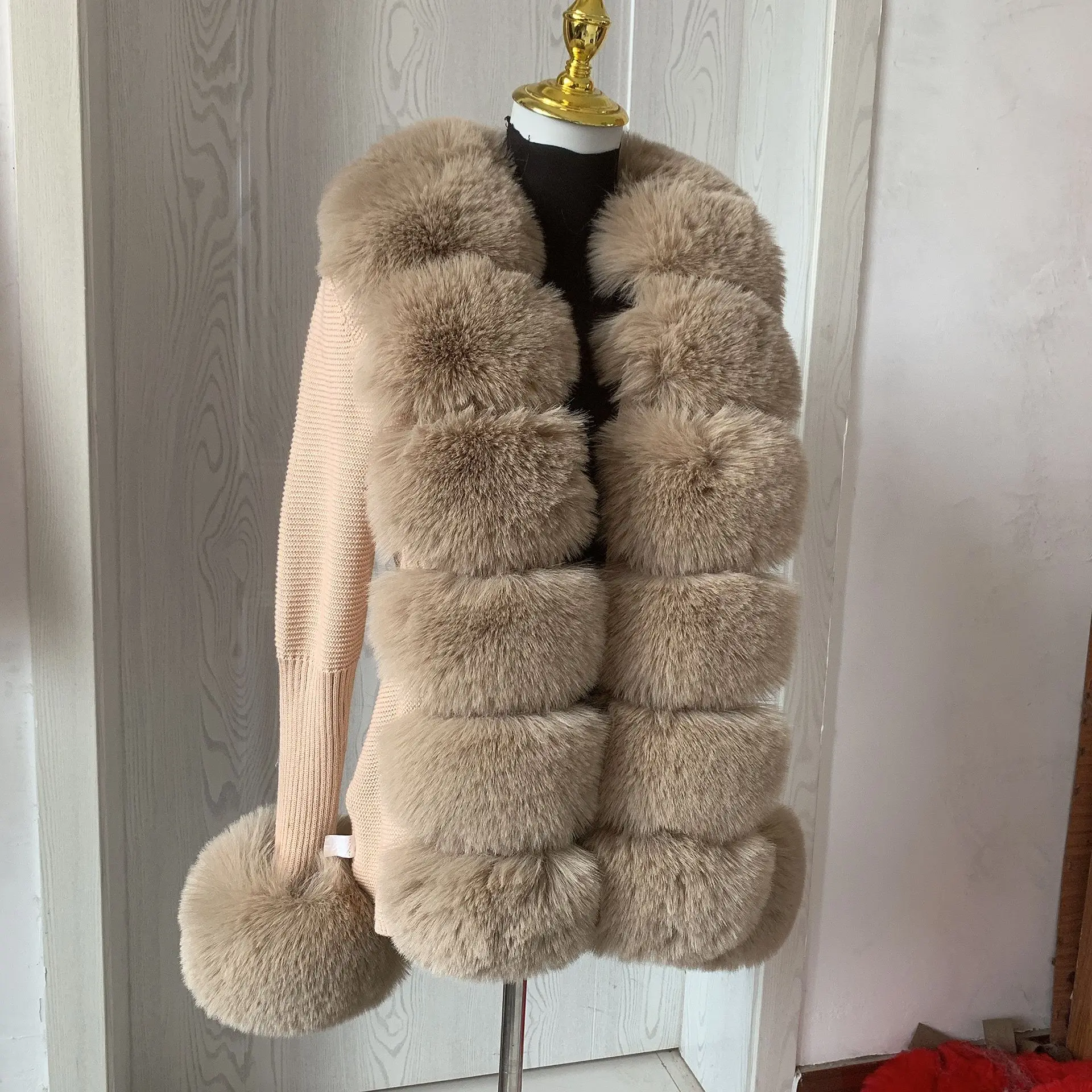 Women's Cropped Sweater Cardigan Spring Autumn Hot Sale Faux Fur Knit Sweater Cardigan with Faux Fox Fur Fur Collar Ladies Coat 4
